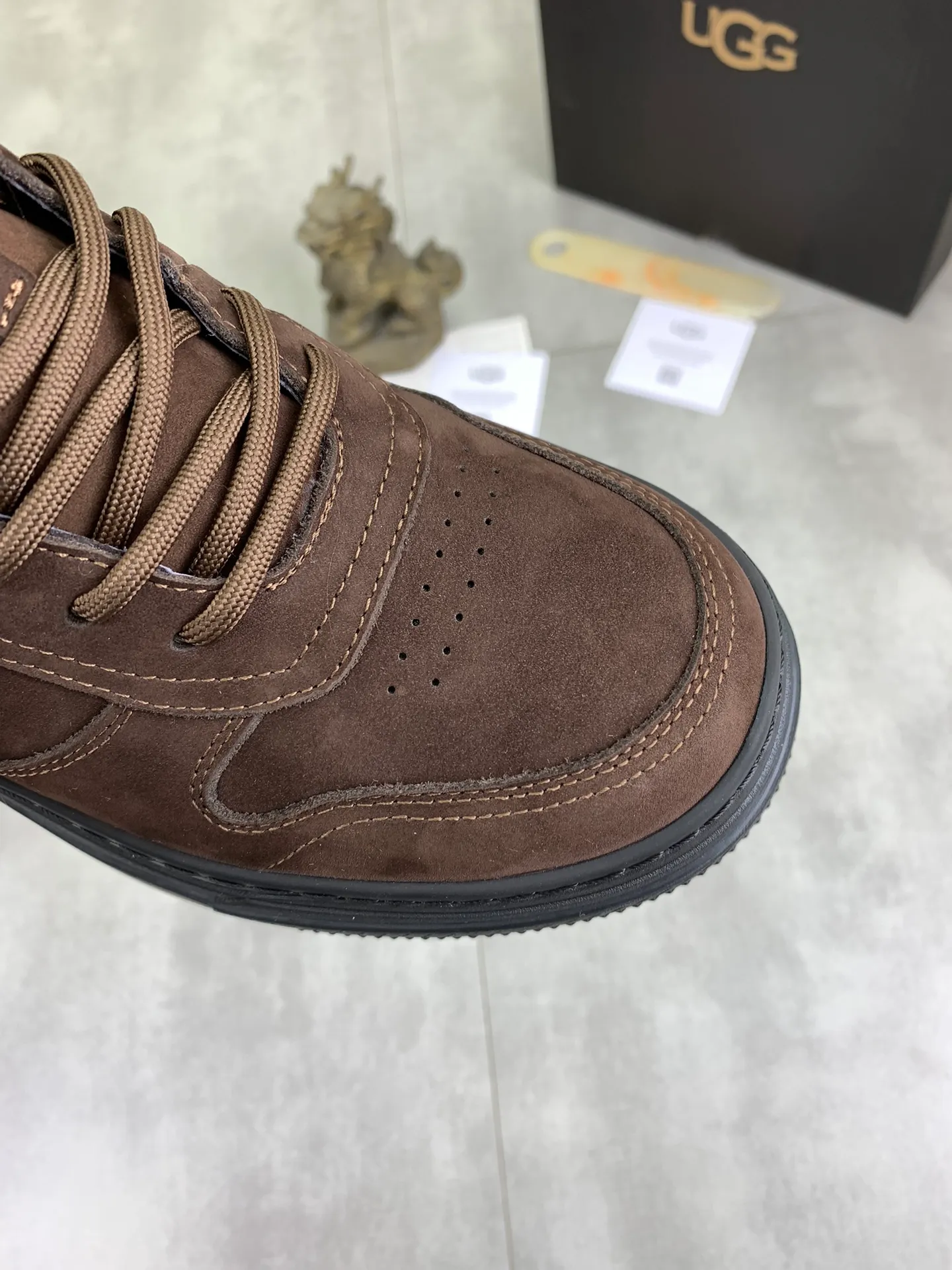Men's Men's Shoes P620 [New Style] 💰 🆘 "Real Wool" [UGG] 👉 Popular men's shoes official website synchronization 🔰 Genuine quality [proud] is not comparable to the imitations in the general market 🌀 The upper is imported Italian frosted cowhide, and the lining: foot pad 🅰️ grade 🐑 real wool 👻 Only Grade A can show the effect The hand feels smooth and delicate 🔱The shoe shape is grand, only genuine factories can achieve it 🎄The perfect toughness of the original outsole 👻⬛️ allows customers to bid farewell to one-time consumption. Real wool lining, super warm. 3️⃣Colors available Sizes: 38-44